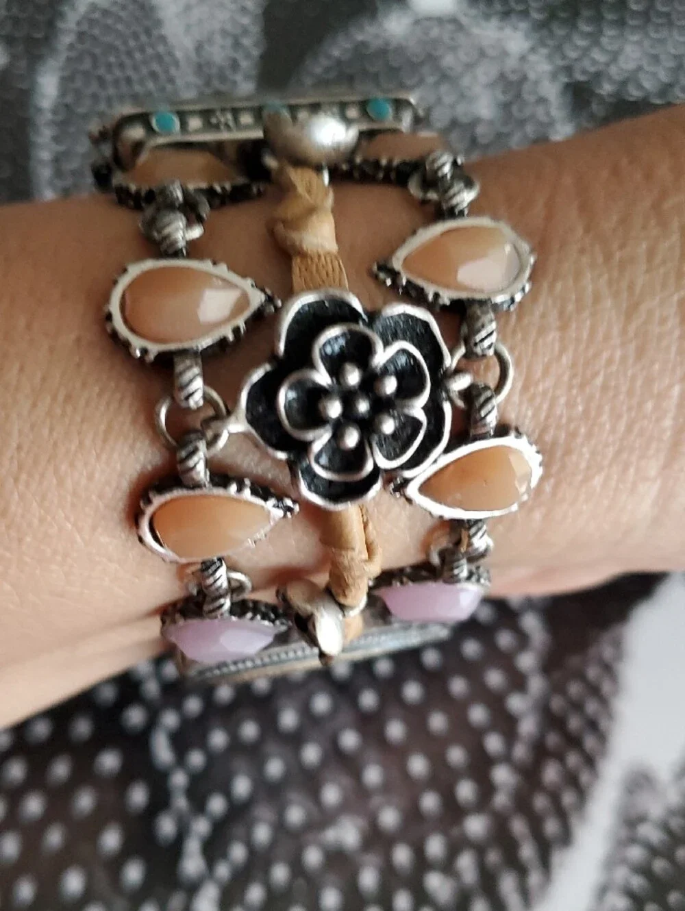 Vintage-Inspired Lucky Brand Silver Tone Bracelet Pale Pink Stones Boho - Picture 5 of 9